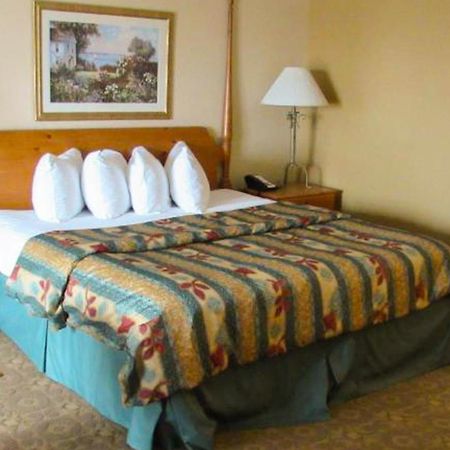 Magnuson Grand Pioneer Inn&Suites Escanaba Exterior foto