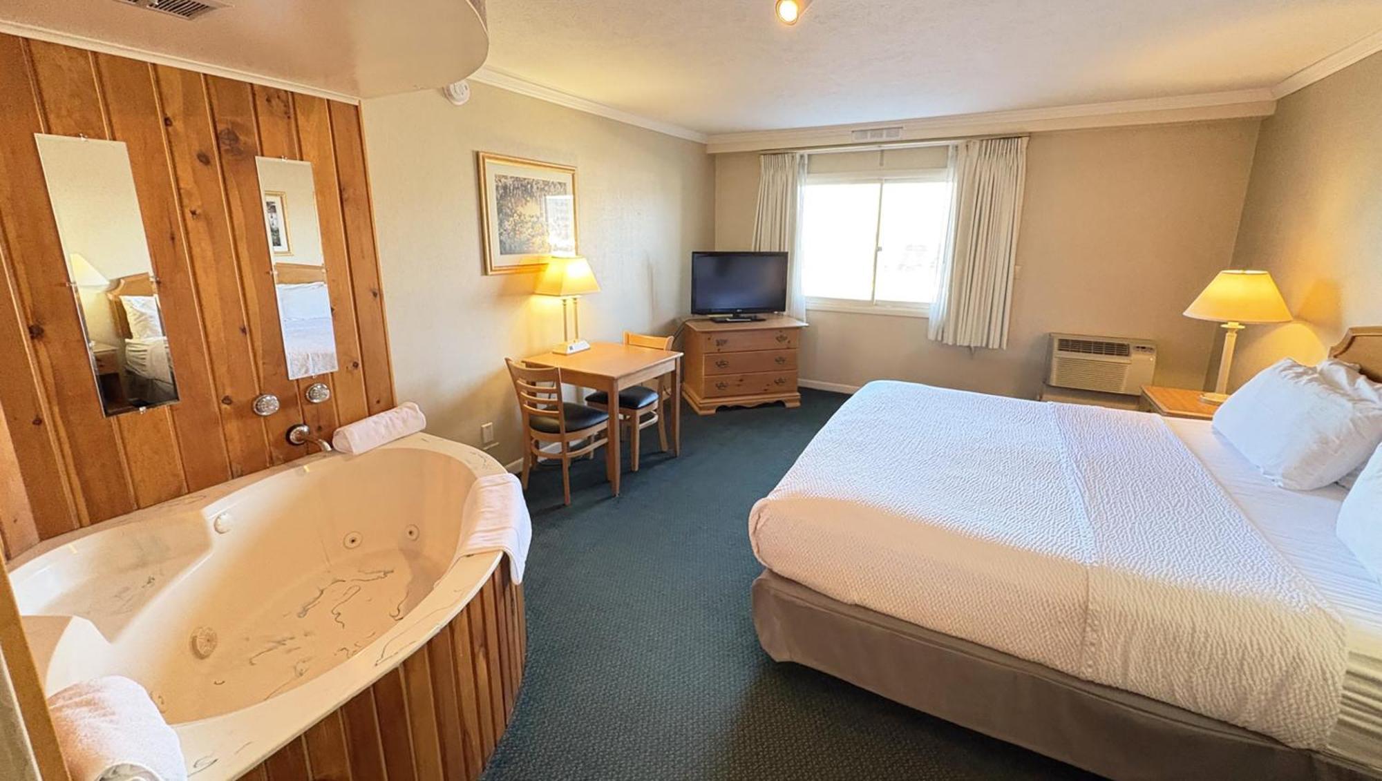 Magnuson Grand Pioneer Inn&Suites Escanaba Exterior foto