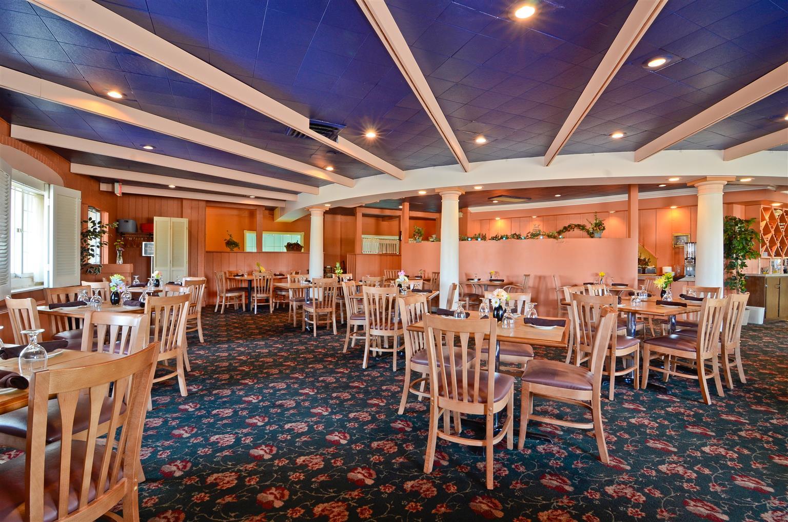 Magnuson Grand Pioneer Inn&Suites Escanaba Restaurant foto