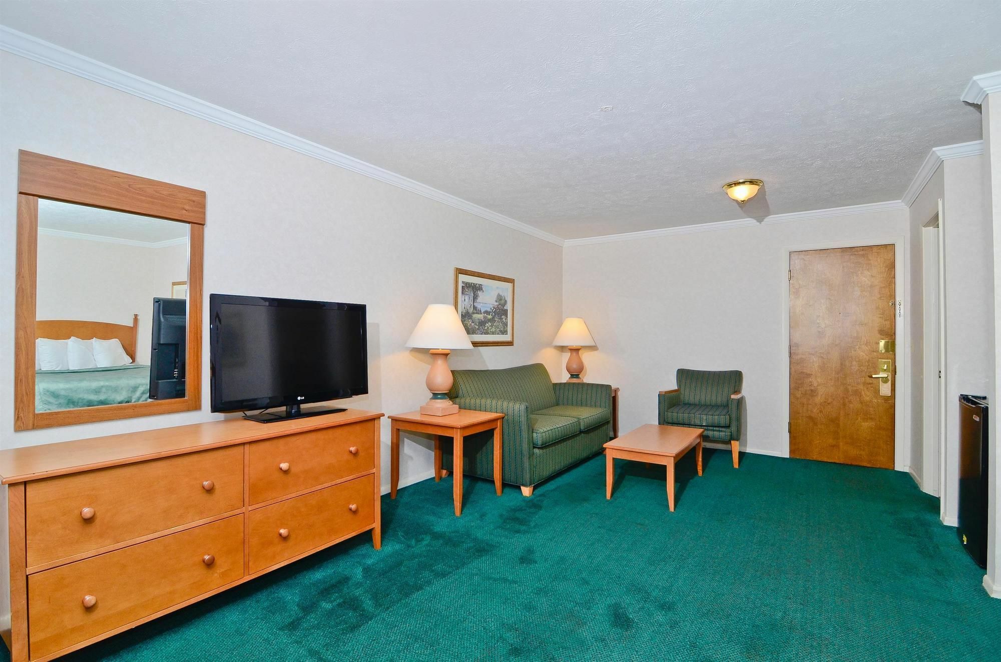 Magnuson Grand Pioneer Inn&Suites Escanaba Exterior foto